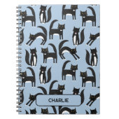 Gepersonaliseerde zwart-wit Schattige Tuxedo Cat Notitieboek (Voorkant)