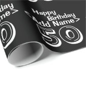 Gepersonaliseerde zwarte 50e Happy Birthday Sjablo Cadeaupapier (Rol Hoek)