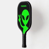 Gepersonaliseerde zwarte en kalkgroene Alien Pickleball Paddle (Links)