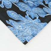 Gepersonaliseerde zwarte en lichtblauwe bloemen Ma Fleece Deken (Hoek)