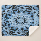 Gepersonaliseerde zwarte en lichtblauwe bloemen Ma Sherpa Deken (Voorkant (horizontaal))