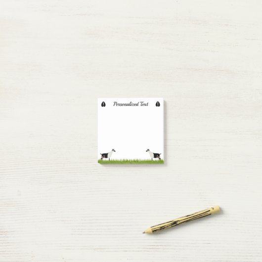 Gepersonaliseerde zwarte en witte Alpine Dairy Goa Post-it® Notes (Op bureau)