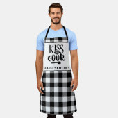 Gepersonaliseerde zwarte en witte buffelkoepelkeuk schort (Gedragen)