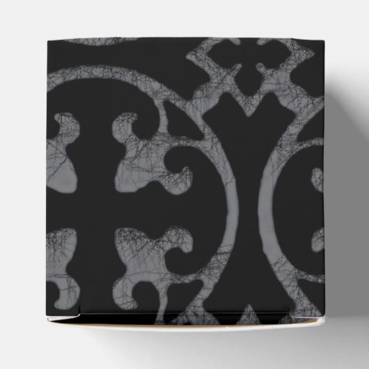 GEPERSONALISEERDE ZWARTE EN WITTE FLEUR DE LIS WED BEDANKDOOSJES (Bovenkant)