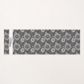 Gepersonaliseerde zwarte en witte Floral Yoga Mat (Voorkant (horizontaal))