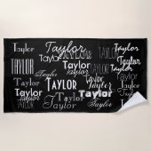 Gepersonaliseerde zwarte en witte naam strandlaken (Voorkant)