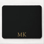 Gepersonaliseerde zwarte goudmonogram Initialen Muismat<br><div class="desc">Speciale zwarte goudmonogram Initialen Muismat. Een prachtig ontwerp met rijke antiek honinggoud met dubbele initiaal monogram tekst op zwart. Pas je eigen tekst aan. Accessoire, geweldig voor gebruik op school, thuis of kantoor. We nodigen je uit om onze winkel te bezoeken, Simon & Grace, voor het matchen van producten en...</div>