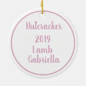Gepersonaliseerde zwarte Lamb Nutkraker Ballet Orn Keramisch Ornament (Achterkant)