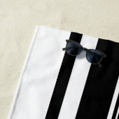 Gepersonaliseerde zwarte moderne racestrepen strandlaken (In situ)