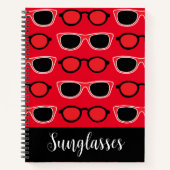 Gepersonaliseerde zwarte rode zonnebril notitieboek (Voorkant)