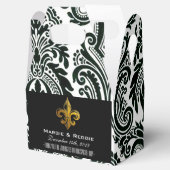 GEPERSONALISEERDE ZWARTE WIT EN GOLD FLEUR DE LIS BEDANKDOOSJES (Geopend)