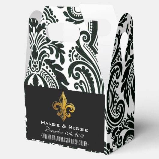 GEPERSONALISEERDE ZWARTE WIT EN GOLD FLEUR DE LIS BEDANKDOOSJES (Geopend)