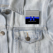 Gepersonaliseerde zwarte witte strepe kerstblauwe  vierkante button 5,1 cm (In situ)