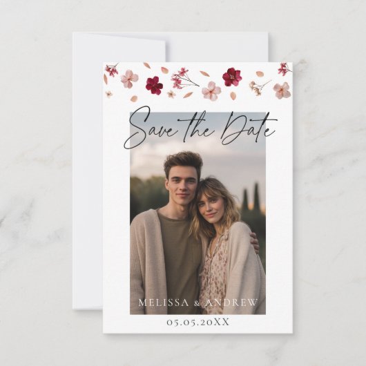 Geperste bloemen en foto save the date (Voorkant)