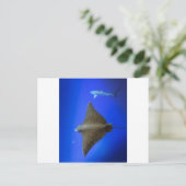 Gepootte adelrog en rif haai onder water briefkaart (Staand voorkant)