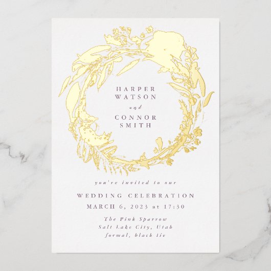 Geprecteerde gouden Boho Micro Wildflower Wreath W Folie Uitnodiging (Voorkant)