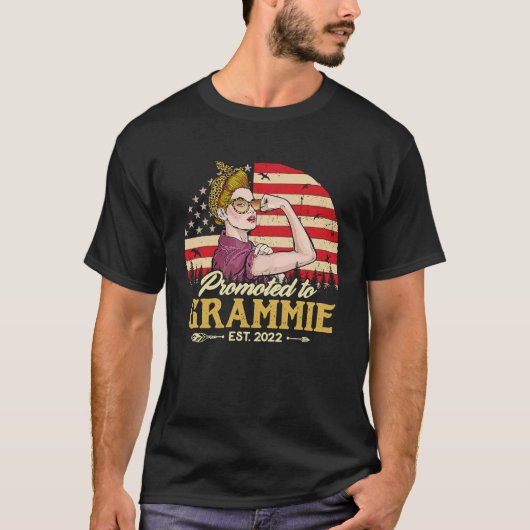 Gepritiseerd naar Grammie Est 2022 Women Retro Fir T-shirt (Voorkant)