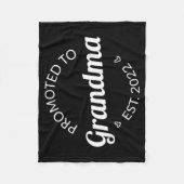 Gepritiseerd naar oma Est. 2022 Fleece Deken (Voorkant)