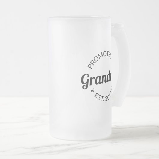 Gepritiseerd naar oma Est. 2022 I Matglas Bierpul (Voorkant rechts)