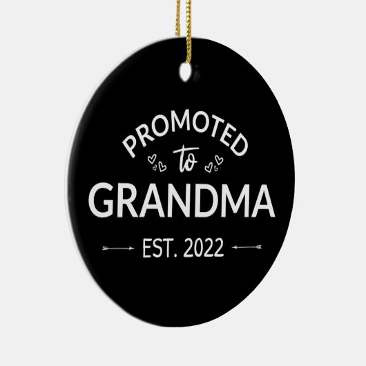 Gepritiseerd naar oma Est. 2022 II Keramisch Ornament (Rechts)