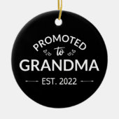 Gepritiseerd naar oma Est. 2022 II Keramisch Ornament (Voorkant)