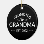 Gepritiseerd naar oma Est. 2022 II Keramisch Ornament (Links)