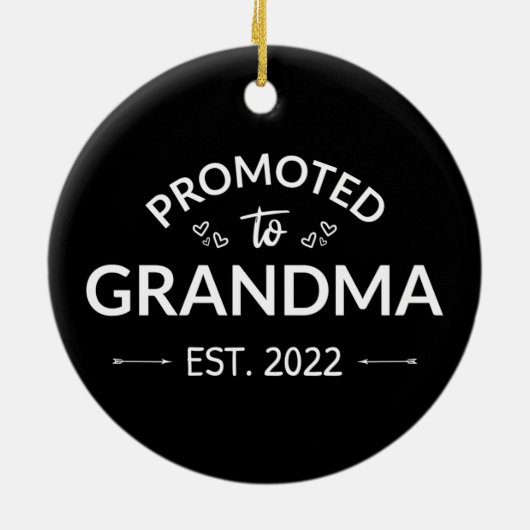 Gepritiseerd naar oma Est. 2022 II Keramisch Ornament (Achterkant)