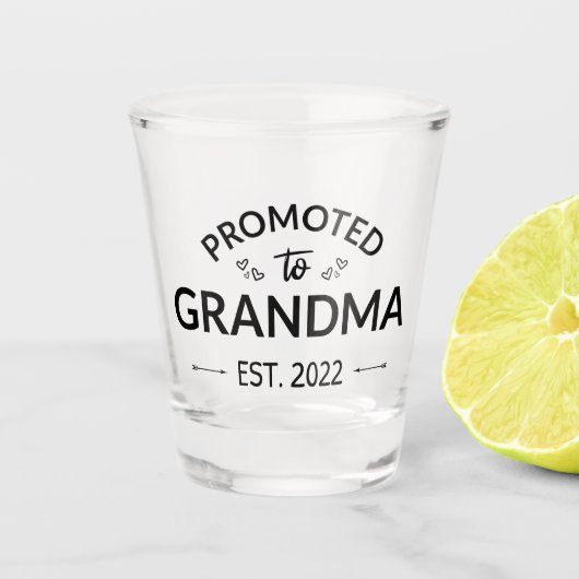 Gepritiseerd naar oma Est. 2022 II Shot Glas (Voorkant)