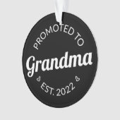 Gepritiseerd naar oma Est. 2022 Ornament (voorkant)