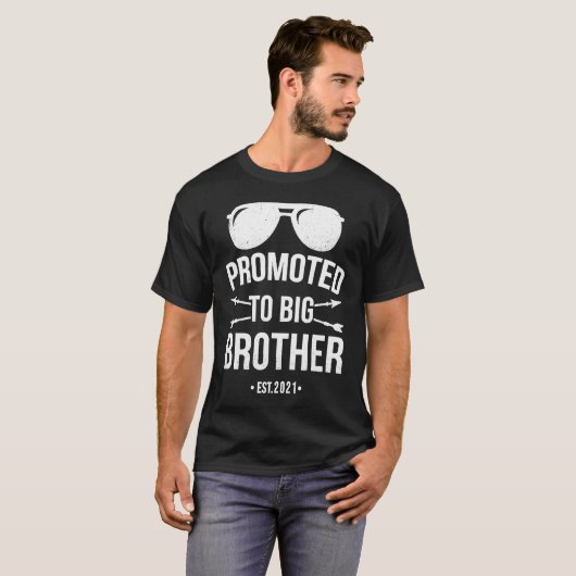 Gepritiseerd tot Big Brother est. 2021 Pijl T-shirt (Voorkant volledig)