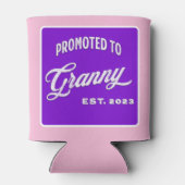 Gepritiseerd tot Granny Est. 2023 voor New Grandma Blikjeskoeler (Achterkant)