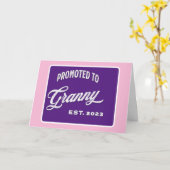 Gepritiseerd tot Granny Est. 2023 voor New Grandma Kaart (Gele Bloem)