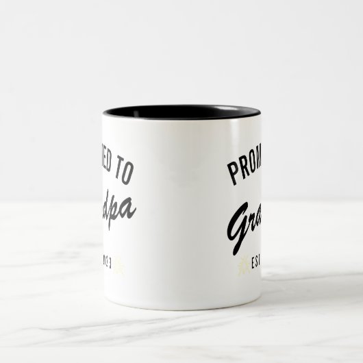 Gepritiseerd tot opa Est. 2023 Tweekleurige Koffiemok (Center)