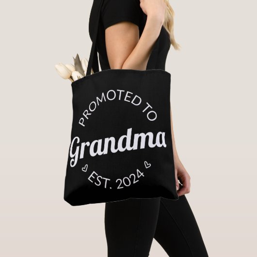 Gepromoveerd bij oma Est. 2024 I Tote Bag (Dichtbij)