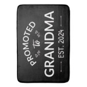 Gepromoveerd bij oma Est. 2024 II Badmat (Voorkant Verticaal)