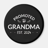 Gepromoveerd bij oma Est. 2024 II Magneet (Voorkant)