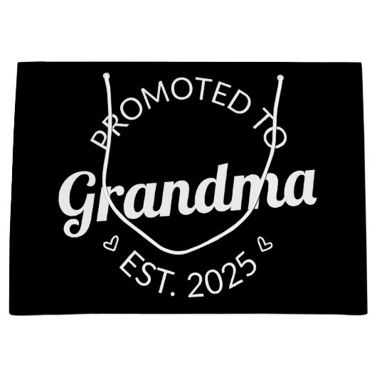 Gepromoveerd bij oma Est. 2025 I Groot Cadeauzakje (Voorkant)