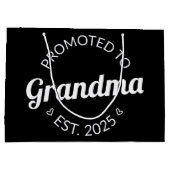 Gepromoveerd bij oma Est. 2025 I Groot Cadeauzakje (Achterkant)