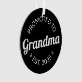 Gepromoveerd bij oma Est. 2025 I Ornament (voorkant)