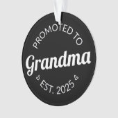 Gepromoveerd bij oma Est. 2025 I Ornament (voorkant)