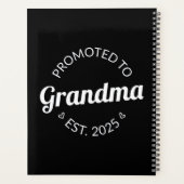 Gepromoveerd bij oma Est. 2025 I Planner (Achterkant)
