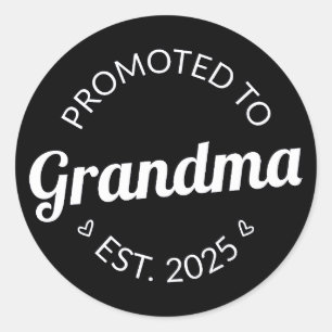 Gepromoveerd bij oma Est. 2025 I Ronde Sticker