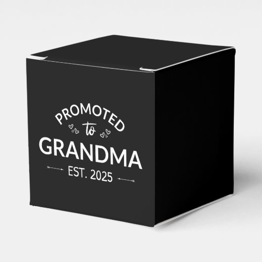 Gepromoveerd bij oma Est. 2025 II Bedankdoosjes (Voorkant Zijde)