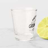 Gepromoveerd bij oma Est. 2025 II Shot Glas (Links)