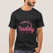 Gepromoveerd bij papa, opgericht in 2023 t-shirt (Voorkant)