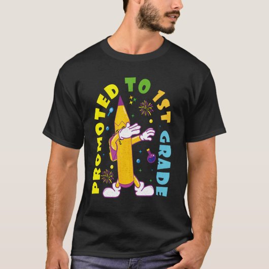 Gepromoveerd naar 1e klas dabbing potlood student t-shirt (Voorkant)