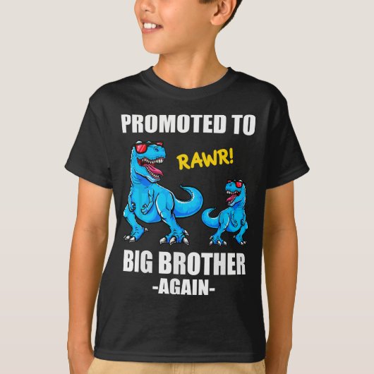 Gepromoveerd naar Big Brother opnieuw , dinosaurus T-shirt (Voorkant)