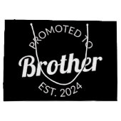 Gepromoveerd naar Brother Est. 2024 I Groot Cadeauzakje (Achterkant)