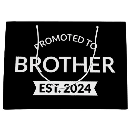 Gepromoveerd naar Brother Est. 2024 II Groot Cadeauzakje (Voorkant)