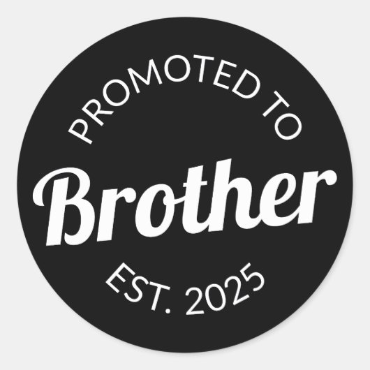Gepromoveerd naar Brother Est. 2025 I Ronde Sticker (Voorkant)